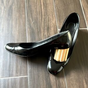 Salvatore Ferragamo Capua black patent leather gold flower heel pumps 9.5B